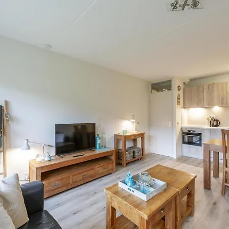 Snug With Garden Apartment