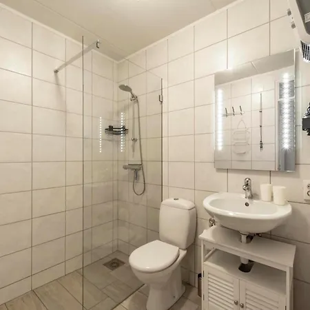 Snug With Garden Apartment