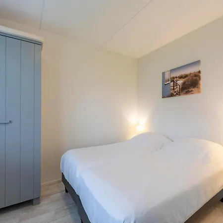 Apartment Snug With Garden
